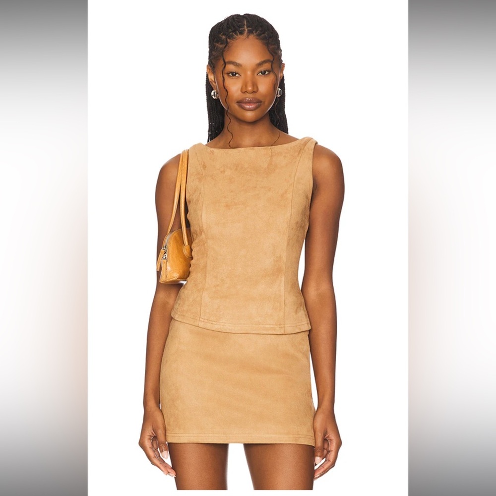 superdown Aviva Faux Suede Top in Camel, xs